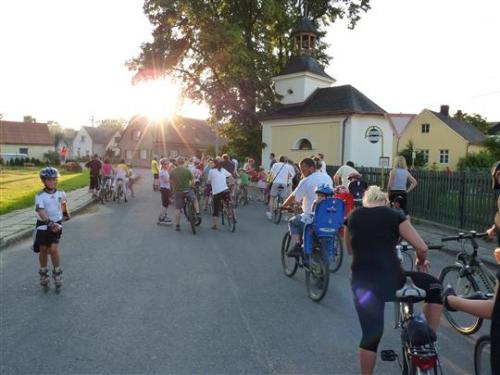 Vyjížďka bruslařů a cyklistů obcemi 5.8.2011